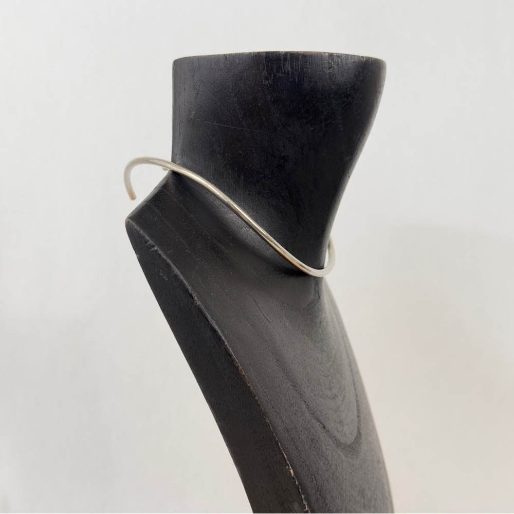 Minimalist Silver Wave Choker Necklace - Modern Women's Jewelry
